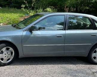 2004 Toyota Avalon XLS w/ 60,800 miles, excellent condition