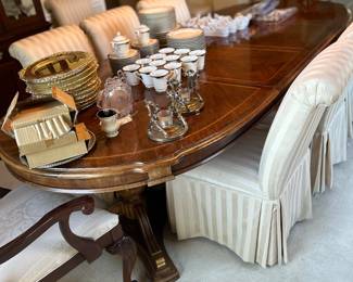 Stunning table and chairs.