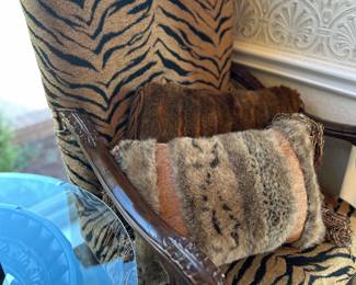 Accent chair.