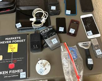 Assorted electronics.