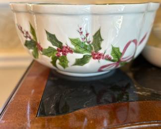 Detailed bowl.