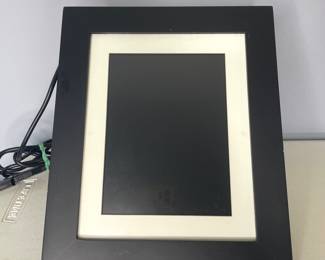 Digital photo frame