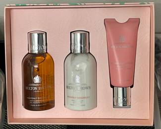Molton Brown bath gift set