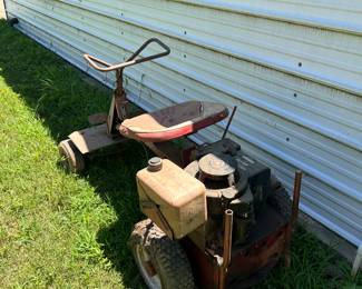 Snapper Lawnmower Chassis. No mower deck.