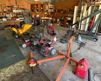 Engine Stand . Located in workshop behind garage 
