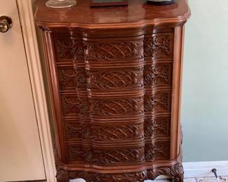nice entry piece