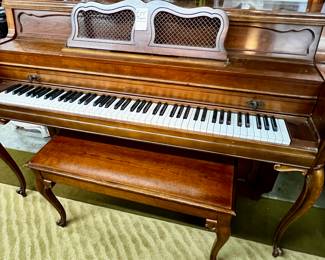 Everett piano