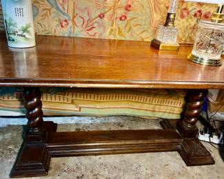 Drop leaf trestle table