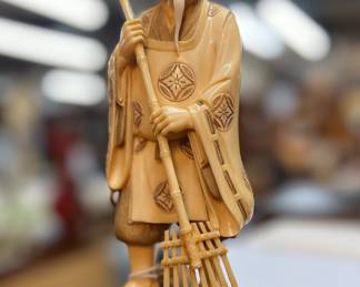 Japanese Okinono carved figurine