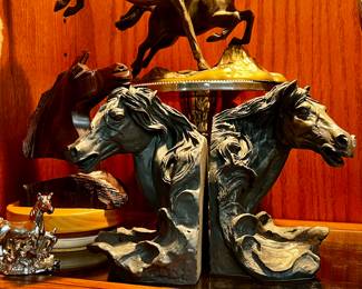Wild horses lot including bronze, sculpture, bookends, figurines
