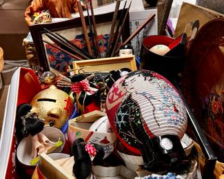 Lot of Chinese decor decorations, porcelain, and more