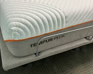 King Size Tempur-Pedic Adjustable Bed