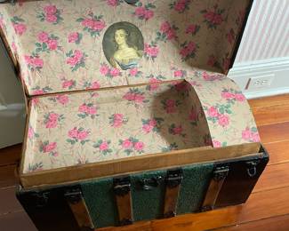 Lovely inside of small trunk. Tray is shown.