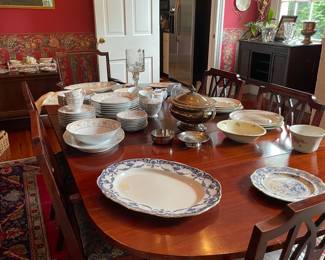 Beautiful Duncan Fyfe triple pedestal dining room table with six chairs and lots of dinner ware