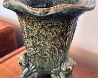 Frog vase
