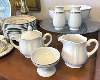 Serving pieces