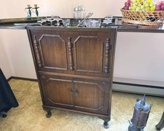 Vintage fold-top portable bar