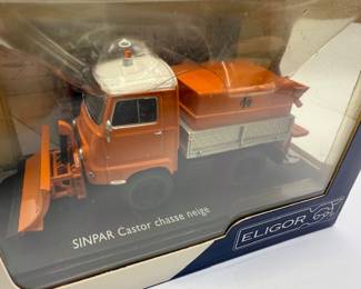 SINPAR Castor snow plow. Scale: 1/43