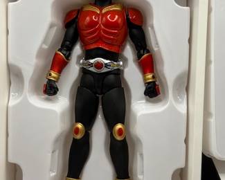 S.H.Figuarts Kamen Rider Kuuga Mighty Form Insect Bone Carving Figure Used