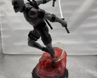 Diamond Select Toys Marvel Gallery Deadpool 9-Inch PVC Figure, specifically featuring Deadpool in his X-Force costume