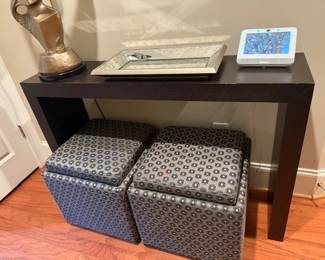 Beautiful foyer table with storage seat/Ottomans
