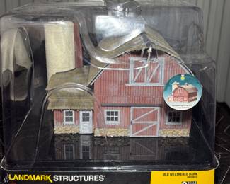 Landmark structures, Old weathered barn modelBR 5865. O Scale