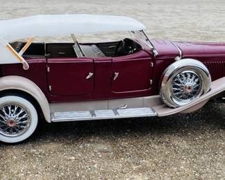 1930 Duesenberg “J” Derham Tourster from the Franklin mint 1/18 scale diecast model. original tag and removable hardtop.