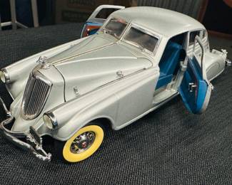 1933 Pierce Silver Arrow, 1/24 scale diecast model from the Danbury mint with rare blue interior