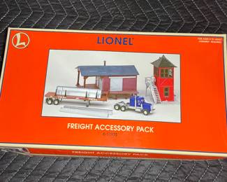 LIONEL TRAIN CO, UNASSEMBLED, NEW IN BOX FREIGHT ACCESSORY PACK
set# 6-11975