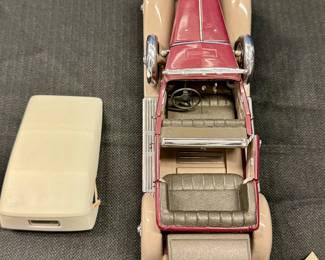 1930 Duesenberg “J” Derham Tourster from the Franklin mint 1/18 scale diecast model. original tag and removable hardtop.