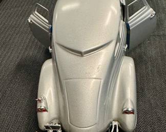 1933 Pierce Silver Arrow, 1/24 scale diecast model from the Danbury mint with rare blue interior