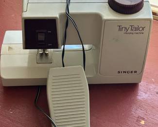 Singer Tiny Tailor Mending Machine