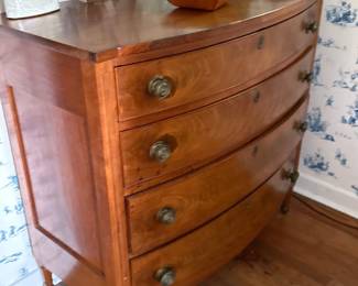 Kingwood chest
Rectangular step down top above a case comprised of 3 non-graduated drawers finished with circular brass pulls
Drawer facades exhibit mirror image flame grain , some missing veneer
37 ¼” high, 40 ¼” wide, 20” deep
Continental, 1825