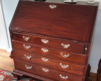Mahogany Slant front desk
Elaborate arena interior with secret concealed drawers
Delaware Valley mid 18th century