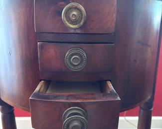 Federal style round mahogany end table