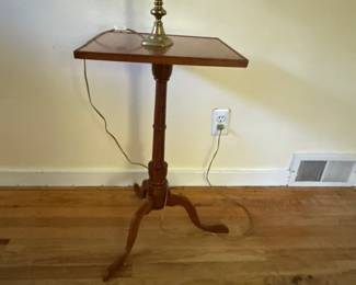 mahogany square top pedestal table