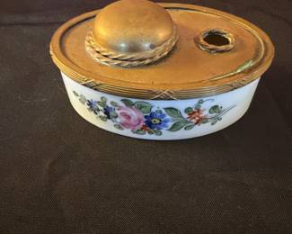 Porcelain trinket box