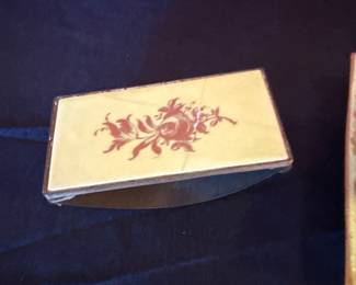 metal cigarette container