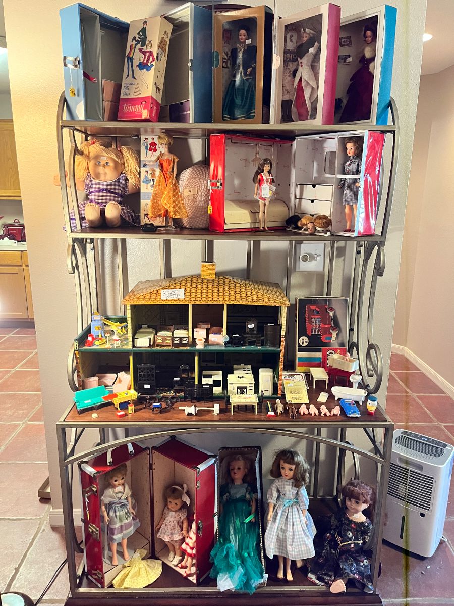 BOTH VINTAGE & NEWER BARBIES!