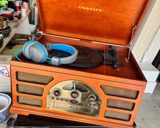 CROSLEY RECORD PLAYER / TDK CD RECORDER