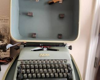VINTAGE TYPEWRITER
