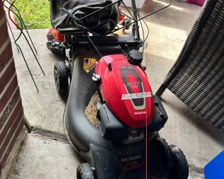 NICE HONDA MOWER & REAR BAG