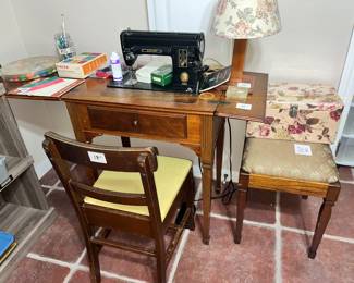 VINTAGE SINGER ELECTRIC SEWING MACHINE & TABLE
