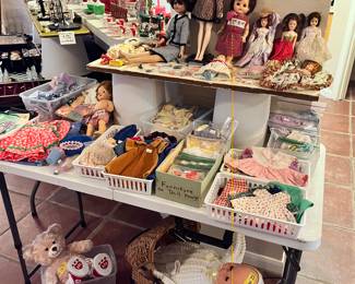 OTHER DOLLS TOO! (AND LOTS OF CLOTHES!)
