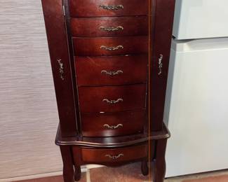GREAT JEWELRY CHEST
