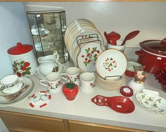 "STRAWBERRIES & CREAM" STONEWARE FROM JAPAN