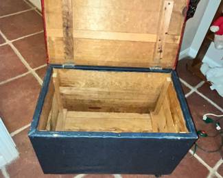 PADDED WOODEN CHEST