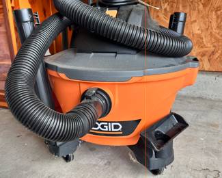 VERY NICE RIGID SHOP VAC
