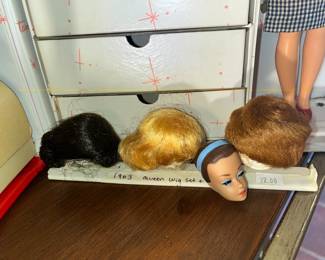 BARBIE HEAD & WIGS