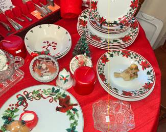 CHRISTMAS DINNERWARE